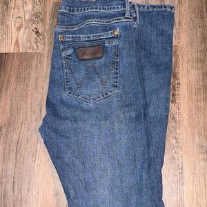 Wrangler Relaxed Fit Blue Jeans